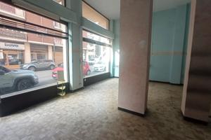 Zona corso torino: negozio con servizio