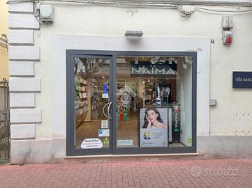 NEGOZIO A GIULIANOVA