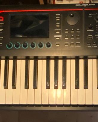 ROLAND FANTOM 08 - STAGE PIANO WORKSTATION