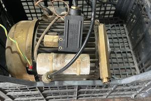 Motore elettrico con quadro elettrico