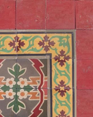 Pavimentazione autentica in cementine d'epoca