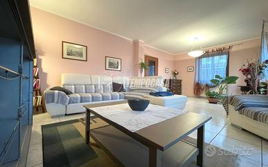 Villa a Schiera a Strambino 9 locali