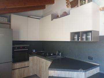 Cucina artigianale su misura + zona pranzo