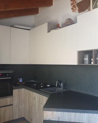 Cucina artigianale su misura + zona pranzo