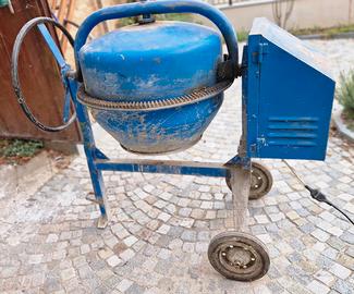 Piccola betoniera - impastatrice per cemento