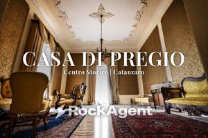 Appartamento di 276 m² con più di 5 locali a Catan