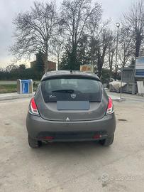 Lancia y gpl 2013