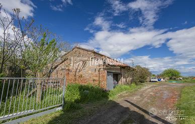 CASA INDIPENDENTE SU DUE PIANI DA RISTRUTTURARE