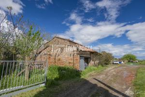 CASA INDIPENDENTE SU DUE PIANI DA RISTRUTTURARE