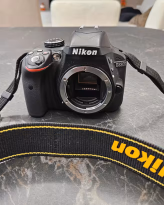 KIT fotocamera reflex Nikon D3300 come nuova!!!