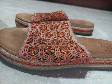 Pantofole originali e scintillanti con strass 