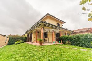 Villa Unifamiliare a Cusago Via Baggio 5 locali
