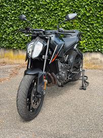 KTM Duke 890