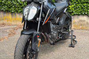 KTM Duke 890