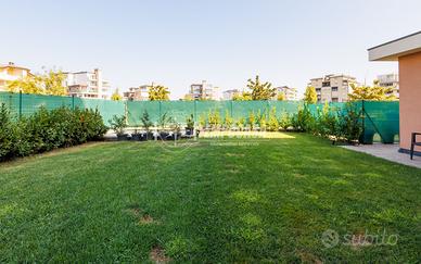 Pentalocale ideale per 2 nuclei famigliari