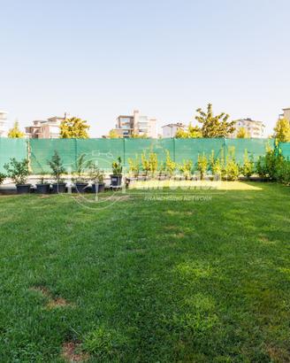 Pentalocale ideale per 2 nuclei famigliari