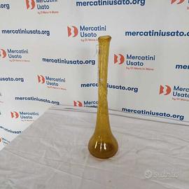 Vaso in vetro soffiato giallo