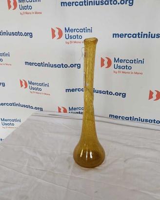 Vaso in vetro soffiato giallo