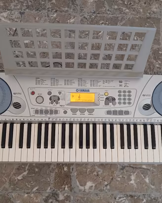 Tastiera Yamaha con cavalletto 