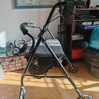 Deambulatore Rollator 4 ruote con seduta