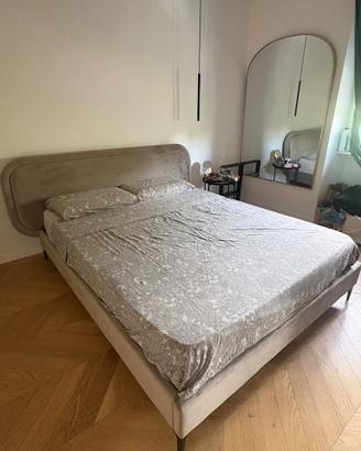 Letto matrimoniale in velluto tortora pari al nuov
