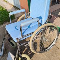 Sedia a rotelle con 2 freni indipendenti