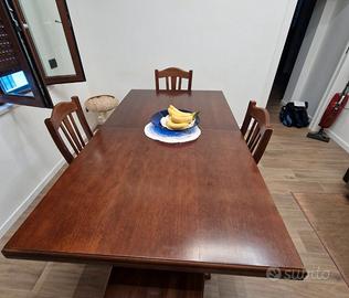 Tavolo in legno allungabile