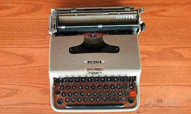 Macchina da Scrivere Olivetti Lettera 22 - Vintage