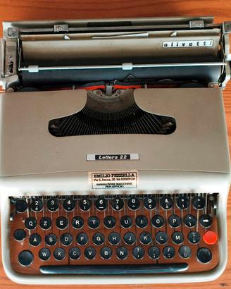 Macchina da Scrivere Olivetti Lettera 22 - Vintage