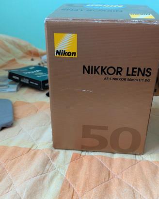 Nikon AF-S Nikkor 50mm f/1.8G (FX/DX)