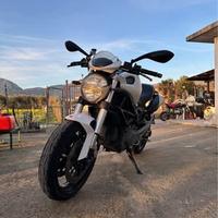 Ducati monster 696