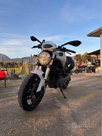 Ducati monster 696