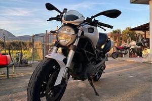 Ducati monster 696