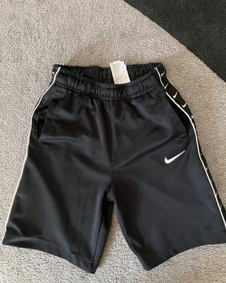 Pantaloncini Nike Junior neri con bande laterali