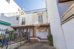 VILLA A SCHIERA A ROMA