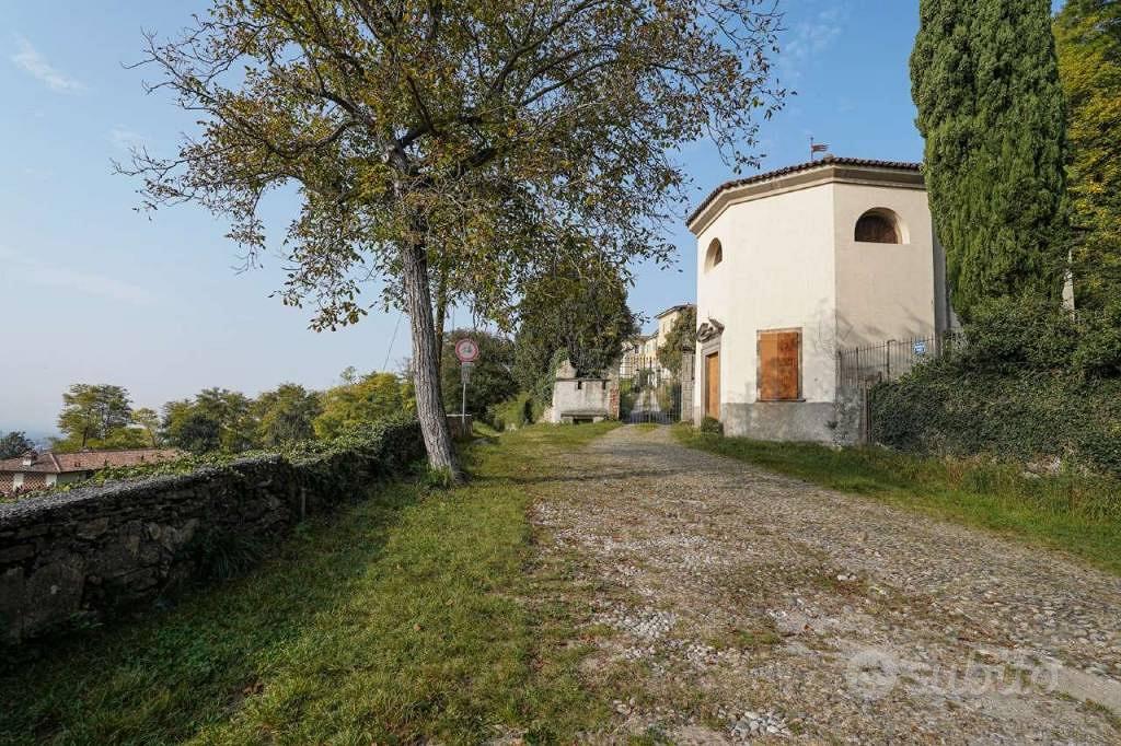 Rustico / Casale di 307 m² con 5 locali a Bergamo - Vista 4