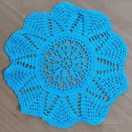 Centrini all’uncinetto fatti a mano 24 cm azzurro