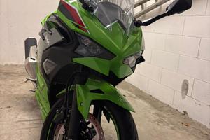 Kawasaki ninja 500 SE