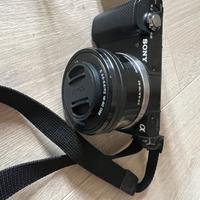 Fotocamera Sony a5000 con 16/50 e memoria 64 GB