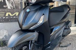 Beverly 400 Deep Black