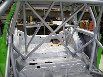 Costruzione scocche auto rally