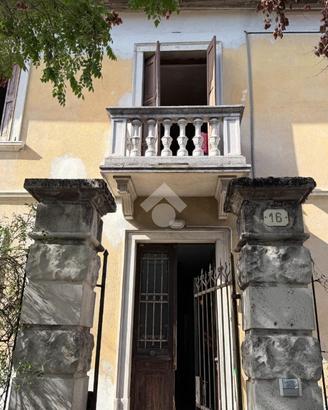 VILLA SINGOLA A UDINE