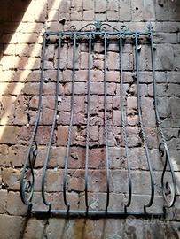 Inferiata e arco in ferro battuto