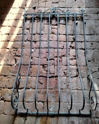 Inferiata e arco in ferro battuto