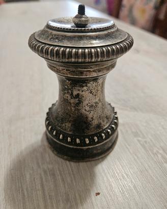 Antico macinapepe Peugeot Frères Breveté S.G.D.G.