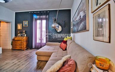 TRILOCALE AUTONOMO COMPLETAMENTE RISTRUTTURATO !!!