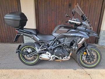 Benelli trk 502 street