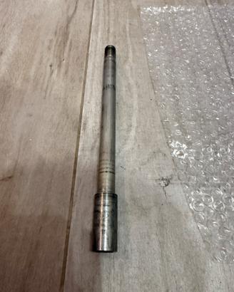 Perno ruota ant.  MT09, tracer 900, xsr 900, R7