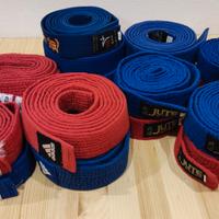 Cinture di karate rosse/blu, in stock o singole