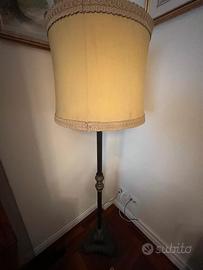 Lampada da terra in ottone